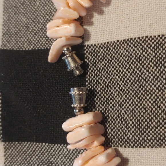 Pink shell necklace - Picture 2 of 2